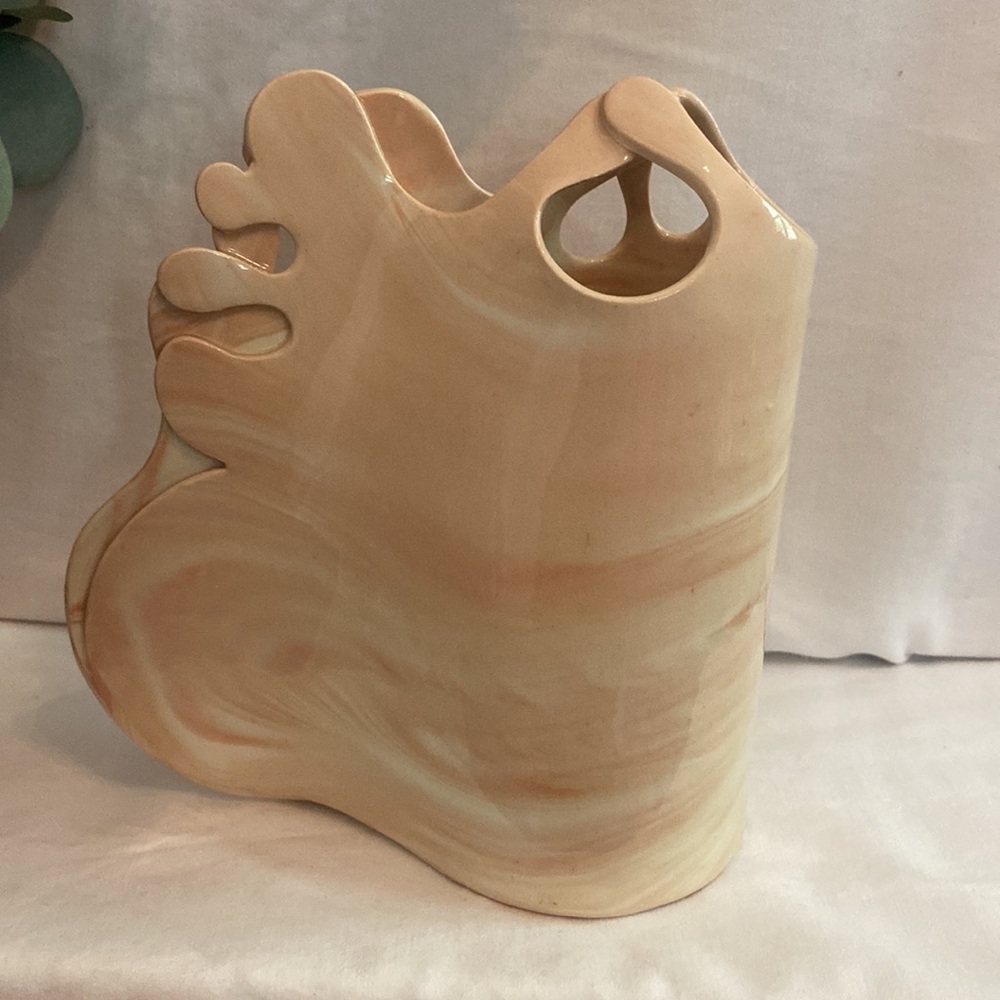 Carolyn Leung pottery pink white marble 7x7 (approx) flower vase/sculpture - Picture 7 of 16